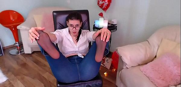  bella antonia has pantyhose on under jeans and teases with nylon feet
